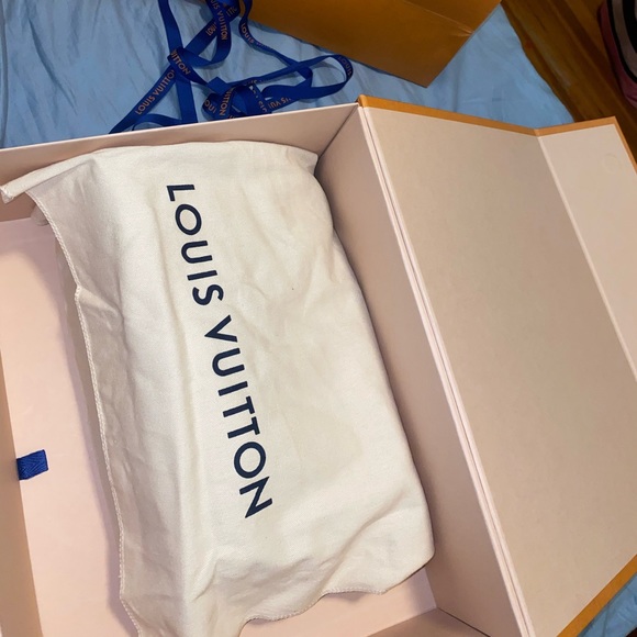 Brand new Louis Vuitton My Lockme BB handbag - Picture 6 of 7